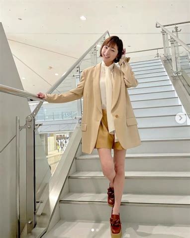 11ヶ月ぶりの公の場、広末涼子 美脚が映える超ミニ。